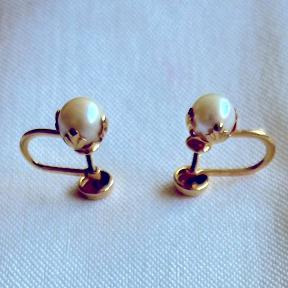 10K Gold Pearl Earrings